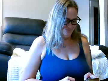 bottledupgirl cam preview