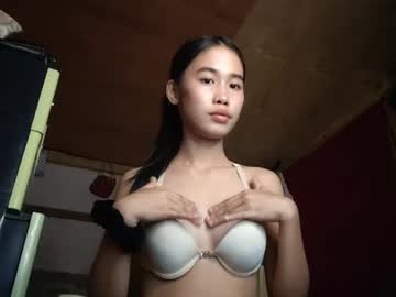 ur_nikkinicz cam preview